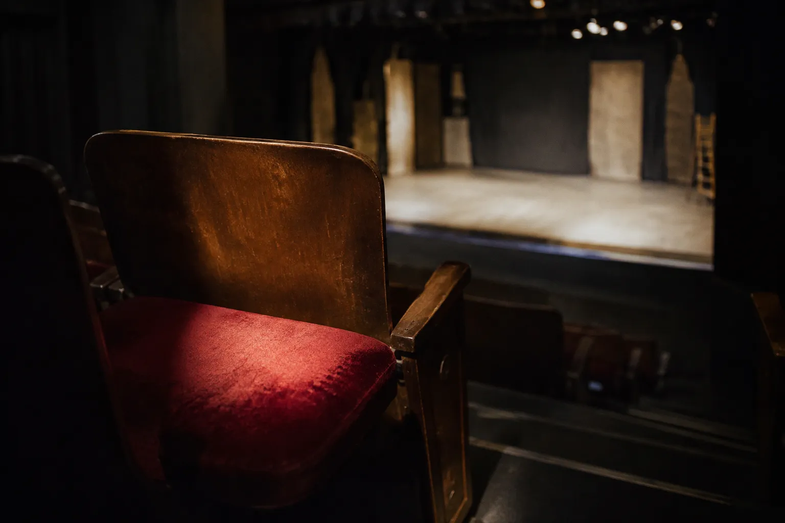 小劇場の上演時間と終演目安：短時間でスケジュールを把握する確認手順